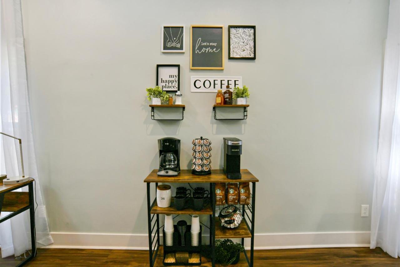 Sun Lit Modern Home With Good Vibes And Lots Of Coffee - Designedbydom Атланта Екстер'єр фото