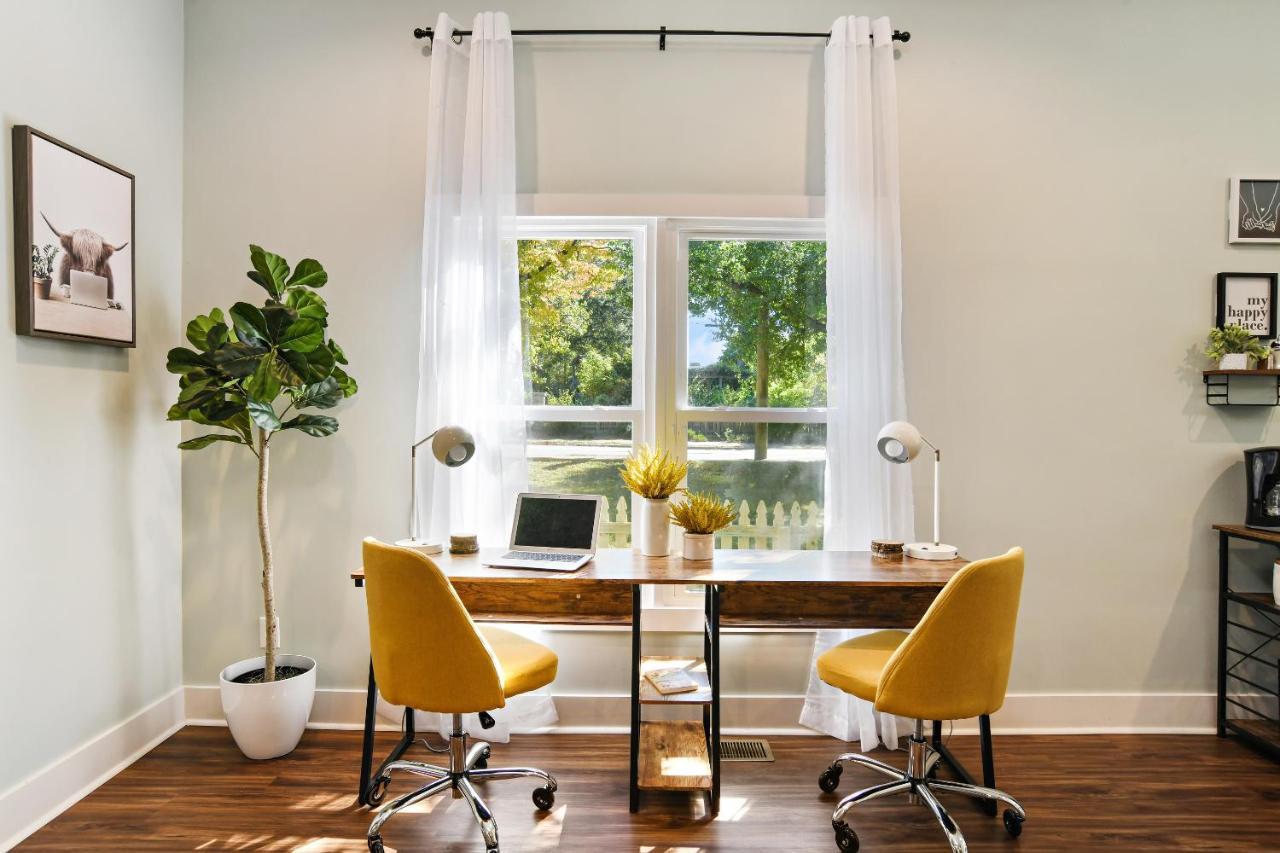 Sun Lit Modern Home With Good Vibes And Lots Of Coffee - Designedbydom Атланта Екстер'єр фото
