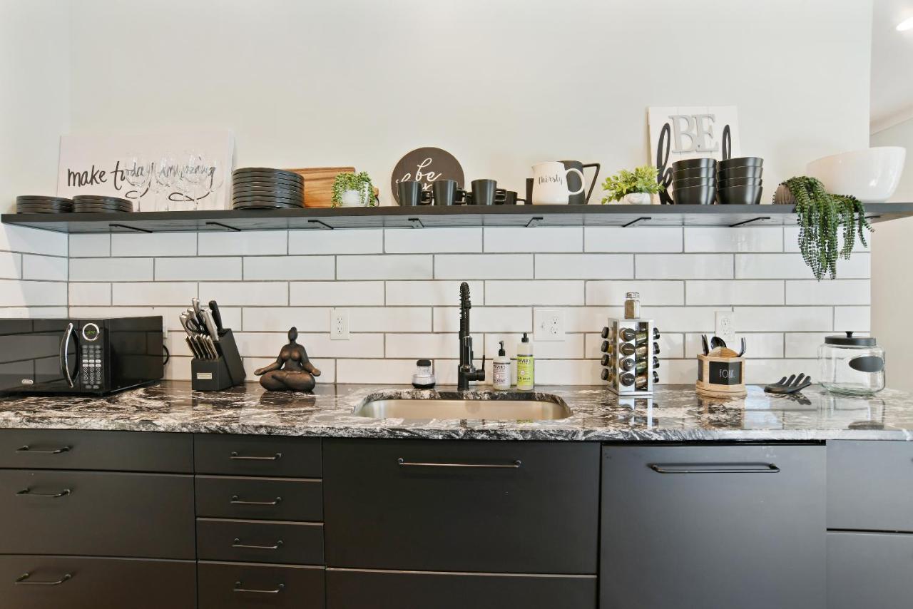 Sun Lit Modern Home With Good Vibes And Lots Of Coffee - Designedbydom Атланта Екстер'єр фото