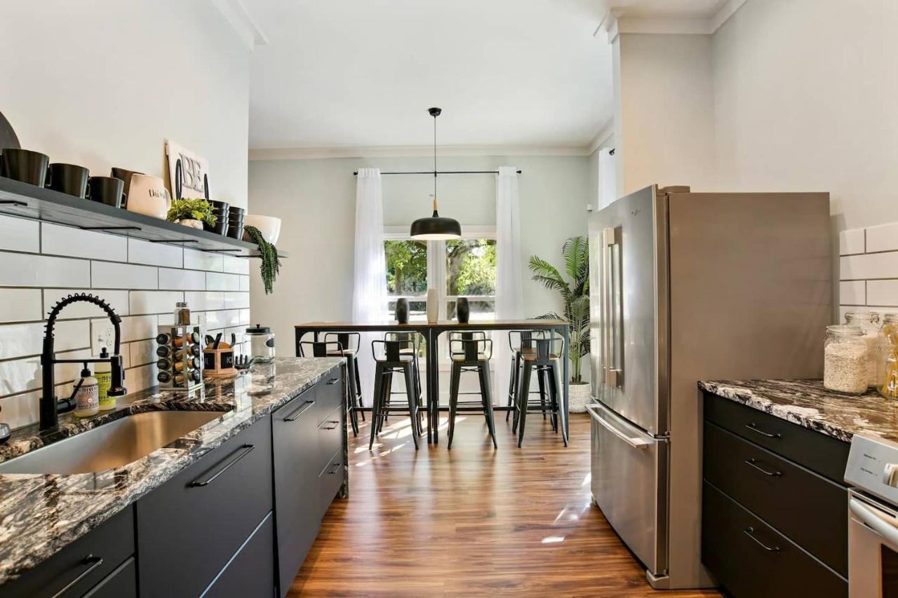 Sun Lit Modern Home With Good Vibes And Lots Of Coffee - Designedbydom Атланта Екстер'єр фото